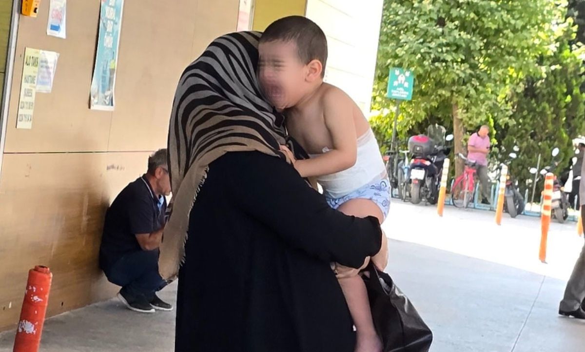 Üzerine çay dökülen 3 yaşındaki Alparslan yaralandı