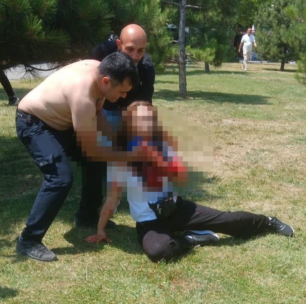 Çatalca'da boşanma aşamasındaki eşini boğazından bıçakladı