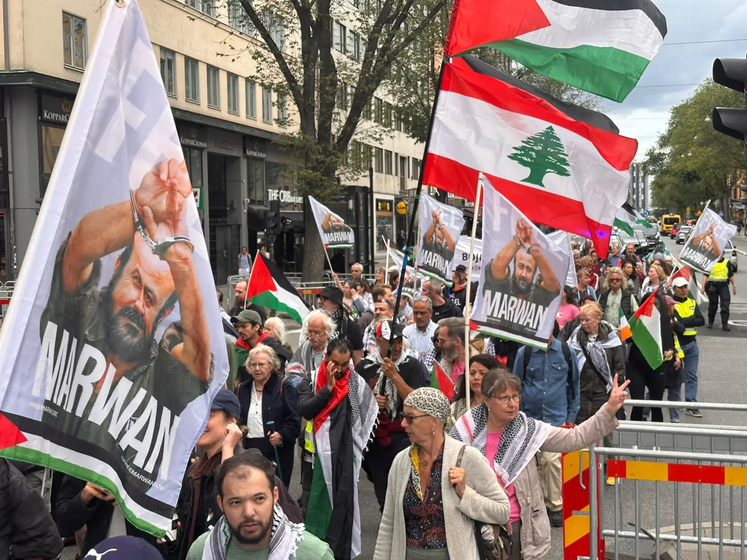 Soykırımcı İsrail'e İsveç'te protesto: Filistin bayraklarıyla sokaklara indiler