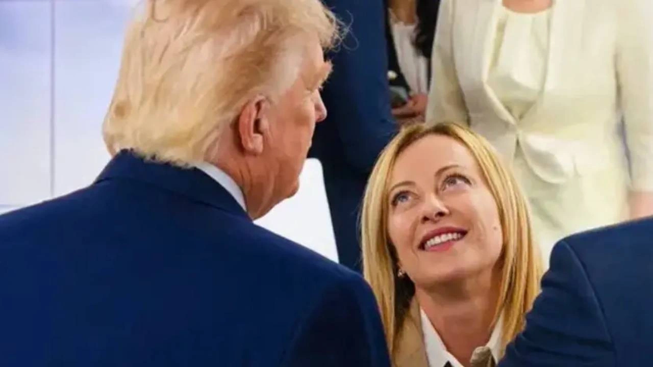 "Fotoğraf için yalvardı" demişti... Trump bu kez çok daha ileri gitti!