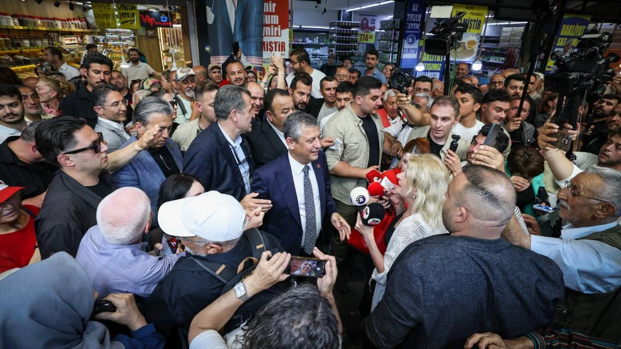 Özgür Özel yeni yol haritasını belirledi: Miting yerine saha ve esnaf ziyaretleri