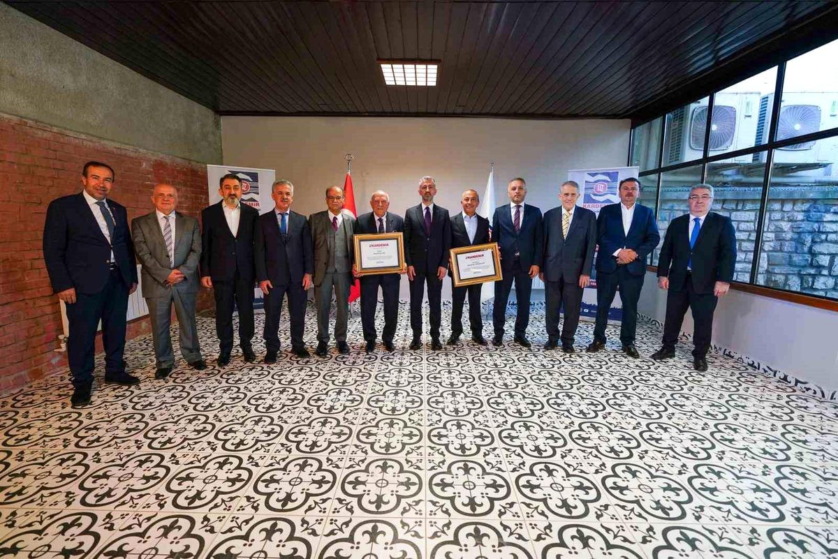KARDEMİR'de onursal başkanlık ünvanları takdim edildi