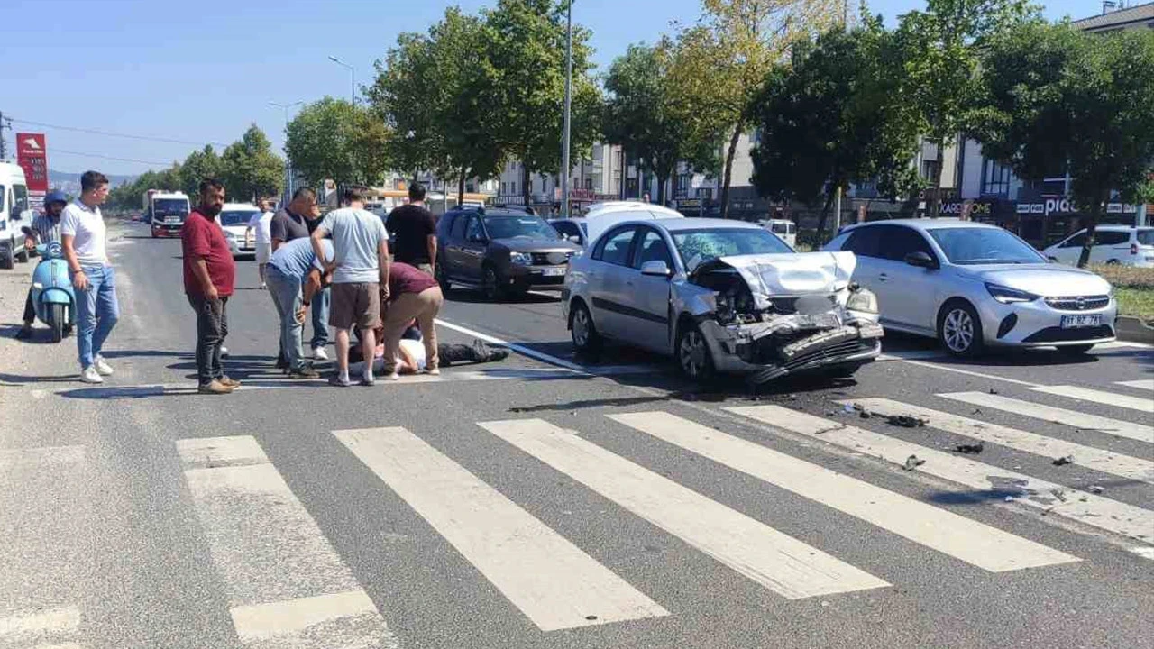 Işıklı kavşakta 2 otomobil çarpıştı: 1 yaralı