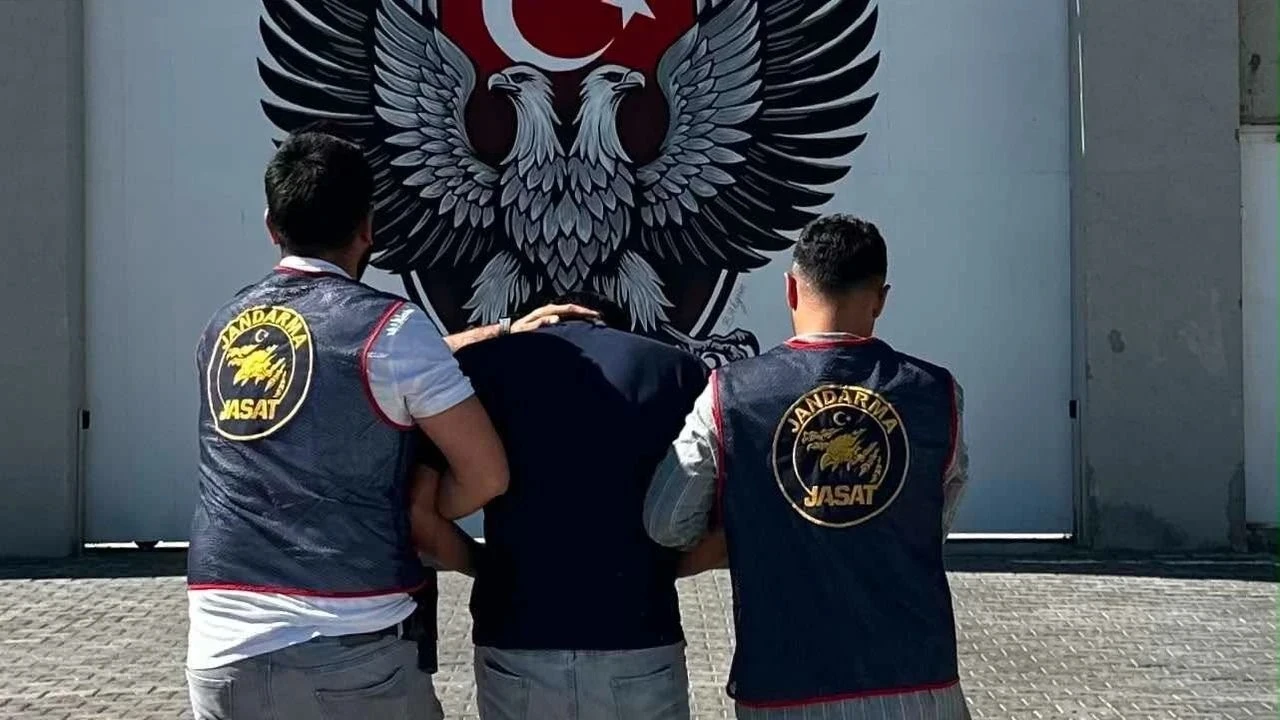 21 yıl hapis cezası bulunan uyuşturucu taciri yakalandı