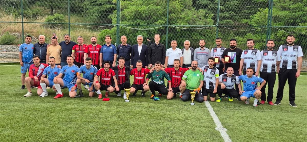 Derebucak'ta kurumlararası turnuvada kupalar sahiplerini buldu