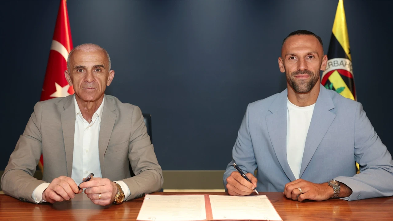 Vedat Muriqi resmen Fenerbahçe'de