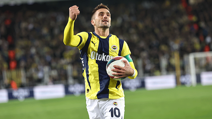 Dusan Tadic, Emre Mor'un takım arkadaşı oldu