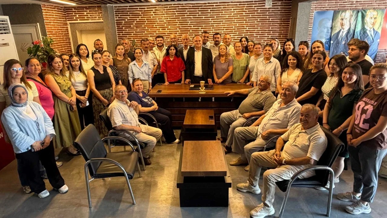 CHP Ceyhan ilçe yönetimi toplu istifayla Yeni Parti'ye geçti