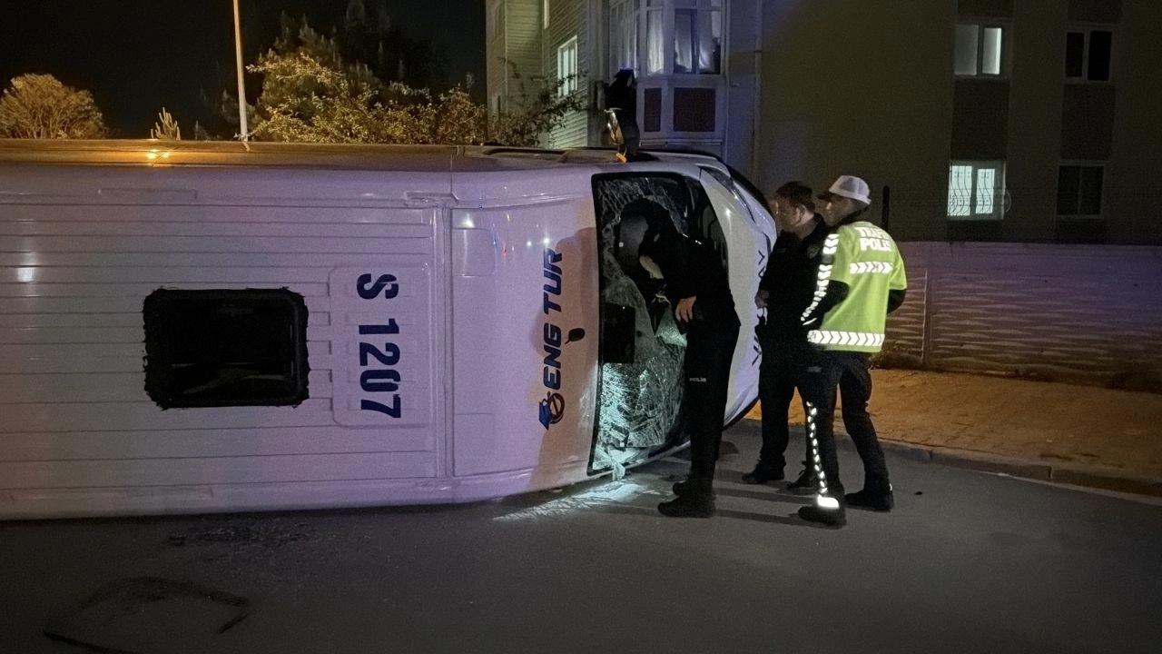 Eskişehir'de işçi servisi devrildi: 7 yaralı