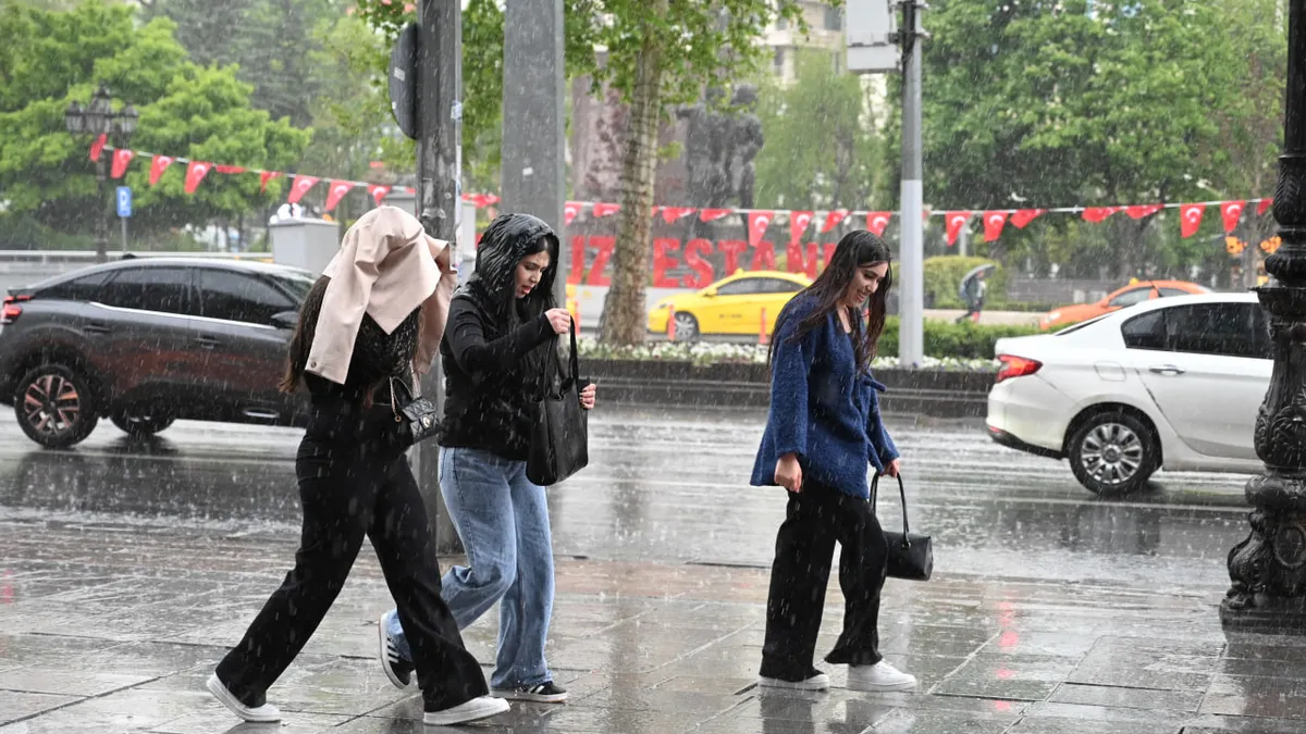 MGM’den hafta sonu uyarısı: Kuvvetli sağanak, fırtına ve toz taşınımı etkili olacak