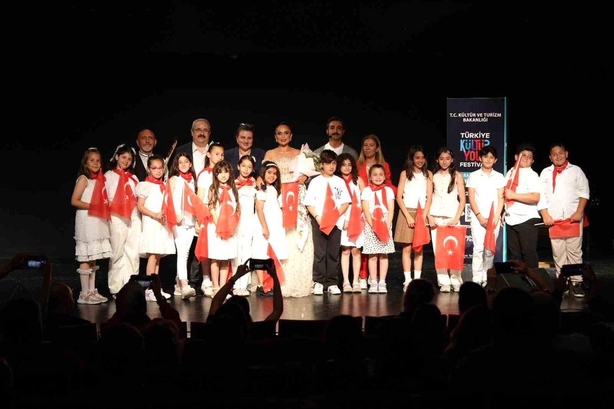 Samsun’da ‘Ozanların İzinde, Aşıkların Yolunda’ konserine yoğun ilgi