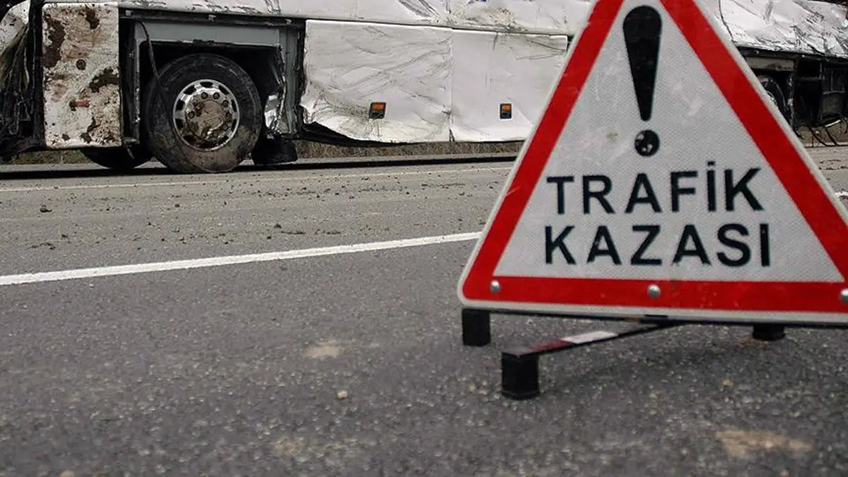 Anadolu Otoyolu'nda yolcu otobüsü kaza yaptı: 15 yaralı