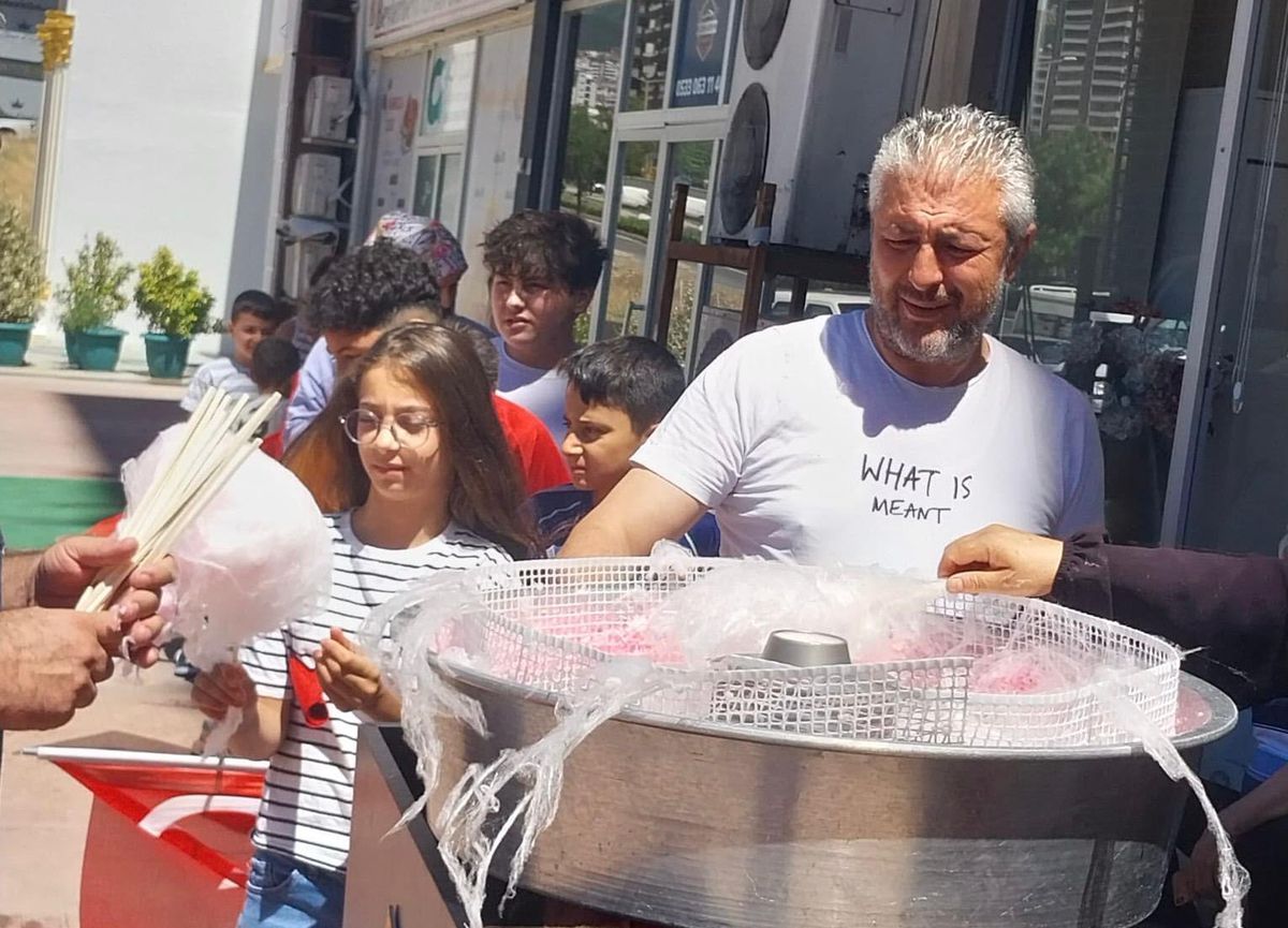 Kahramanmaraş'ta karne heyecanı bayraklarla taçlandı