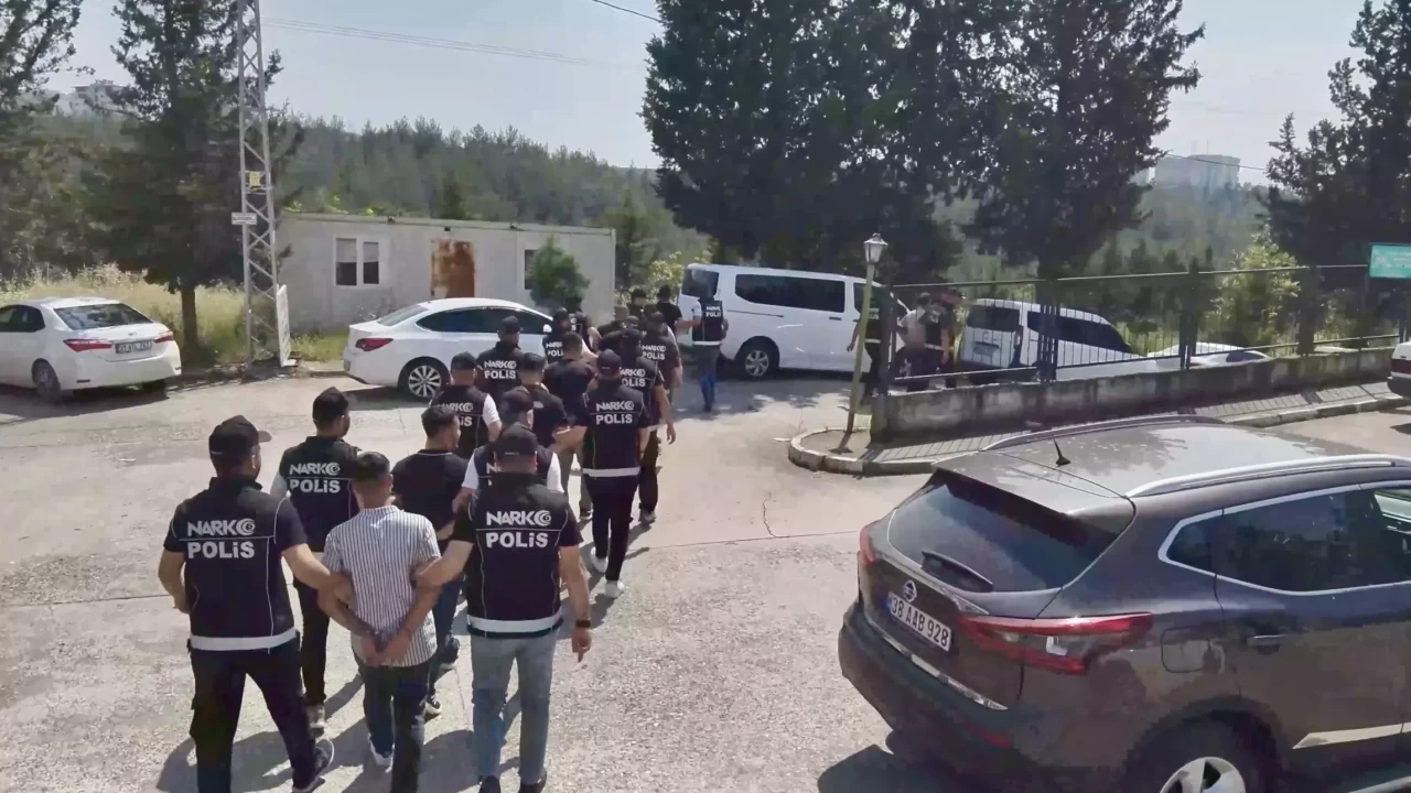 Osmaniye'de uyuşturucu çetelerine ağır darbe: 7 kişi tutuklandı