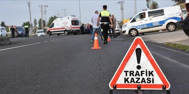 Kilis'te 2 motosikletin çarpıştığı kazada 5 kişi yaralandı