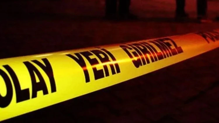 Kızını rahatsız eden gencin kulağını kesti: 1'i polis 2 yaralı