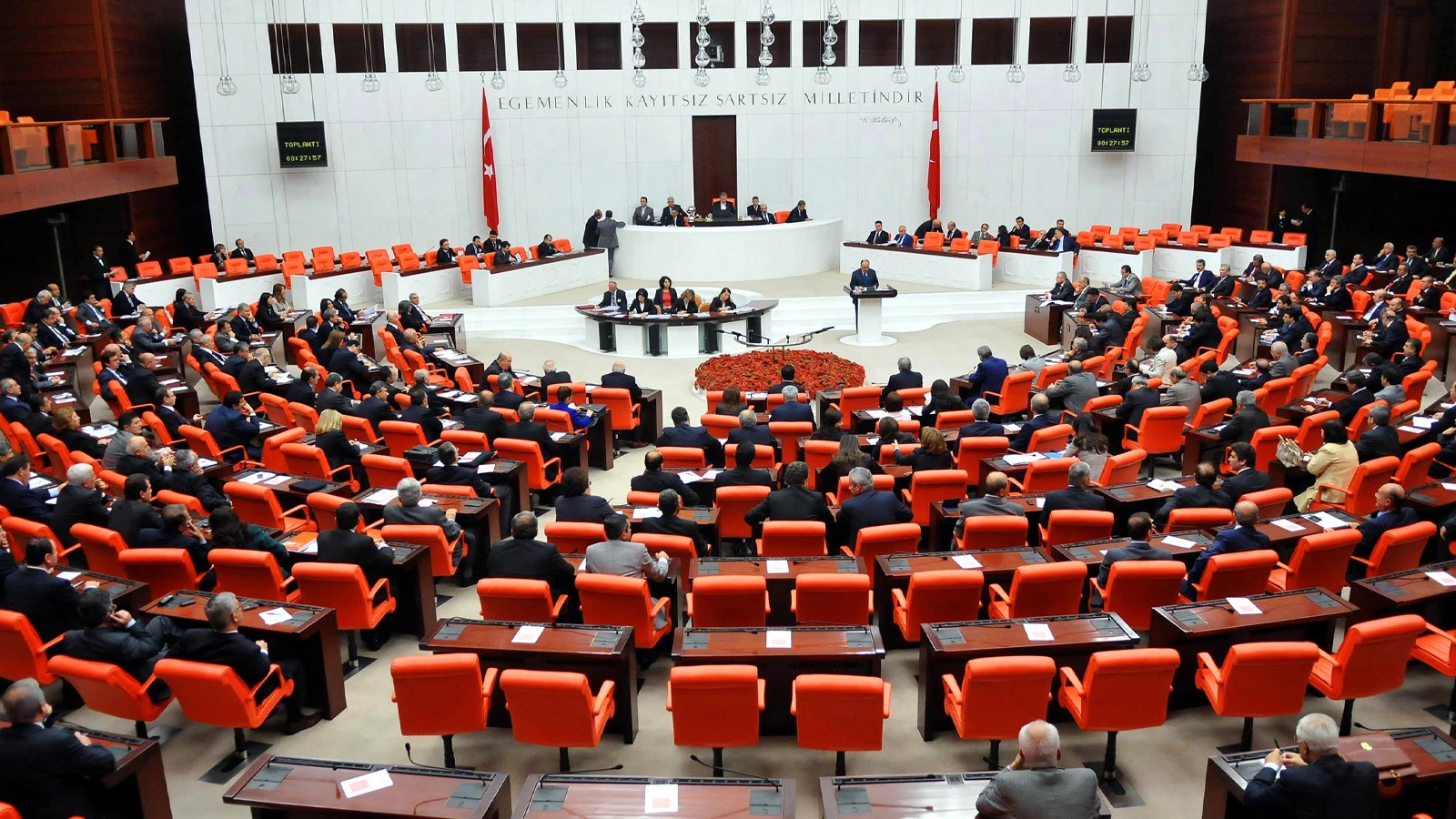 Meclis'te dengeler değişti: İkinci parti Yeni Parti olacak!