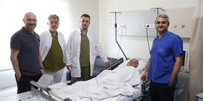 Kalbi 3 kez duran ilçe milli eğitim müdürü hayata tutundu