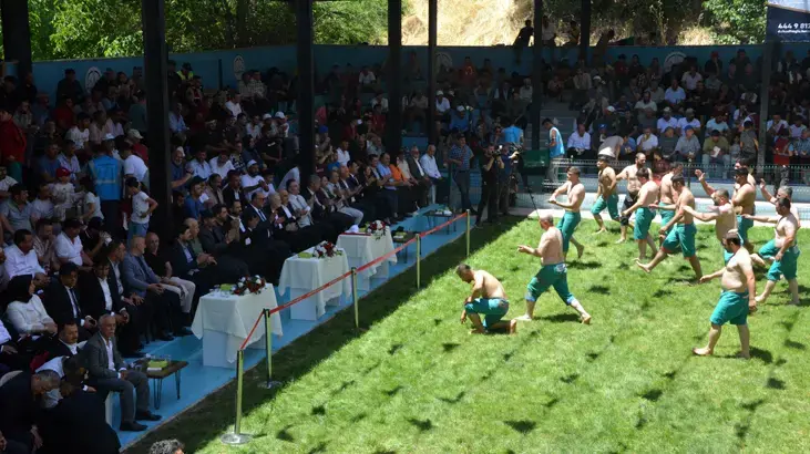 Kahramanmaraş'ta olaylı güreş festivali! Jandarma müdahale etti