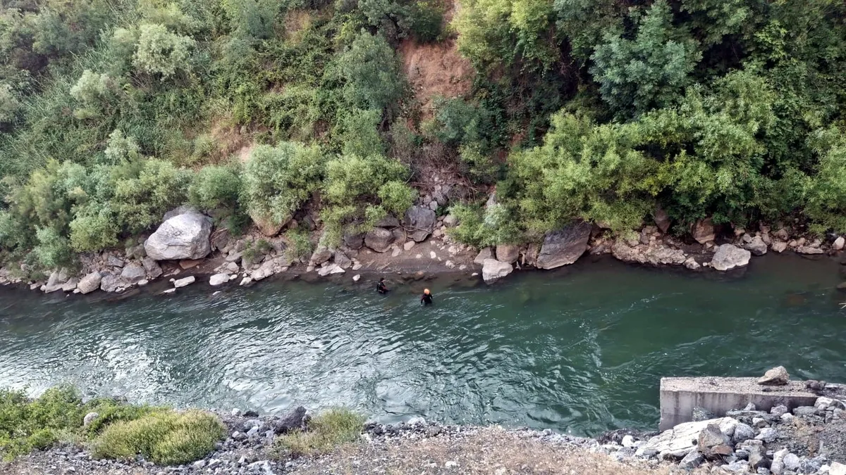 Dereye giren kardeşlerden biri öldü, biri kayboldu