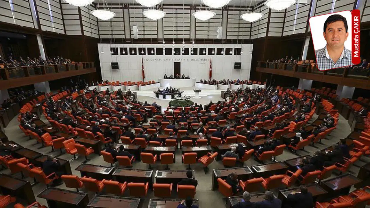 Meclis’te kürsüde Dilovası’nda 7 kişinin yaşamını yitirdiği facia konuşulurken, AKP’lilerin sohbete devam etmesi tepki çekti