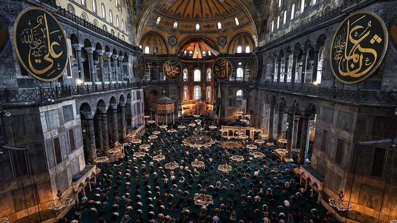 Ayasofya'nın yeniden ibadete açılışının 6. yılına özel koleksiyon eseri yarın okuyucuyla buluşacak