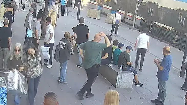 İstanbul 6 yaşındaki çocuk raylara düşüp tramvayın altında kalarak öldü