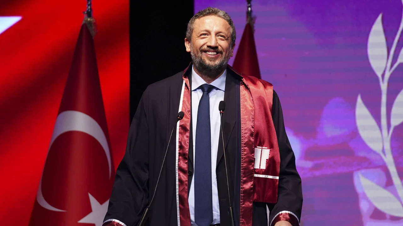 Basketbolda Akademik Gurur, Hidayet Türkoğlu Cübbe Giydi