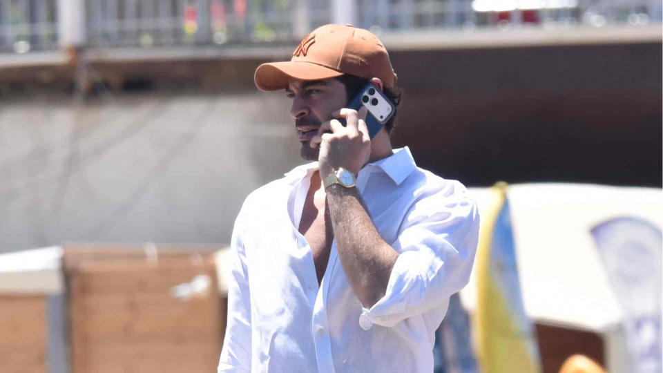 Burak Deniz'in tatilde telefon trafiği