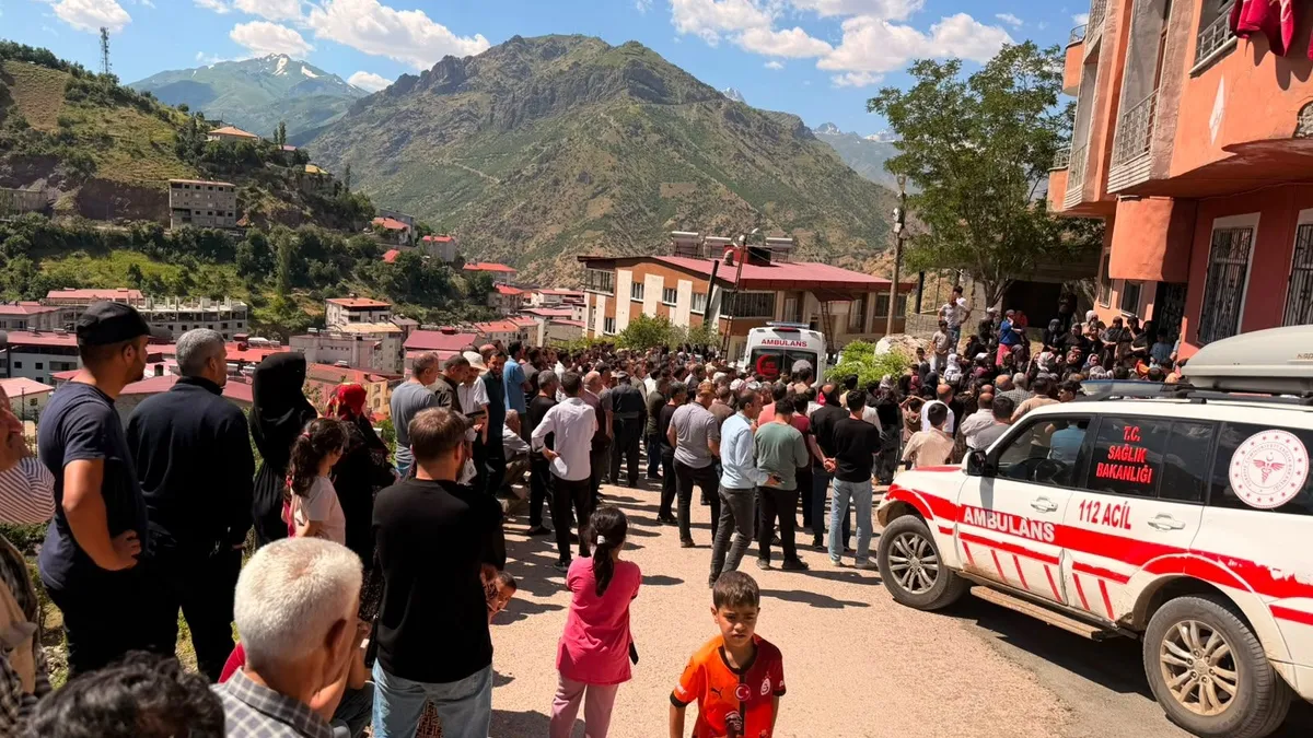 Hakkari’de aile içi anlaşmazlık kanlı bitti: Uzman çavuş eşi ve akrabasından 4 kişiyi öldürdü!