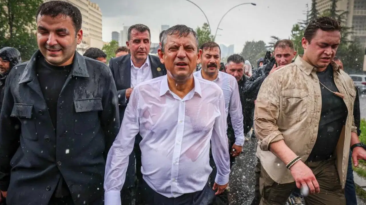 CHP'de kritik hafta: Özgür Özel'in 'yeni parti' takvimi netleşti