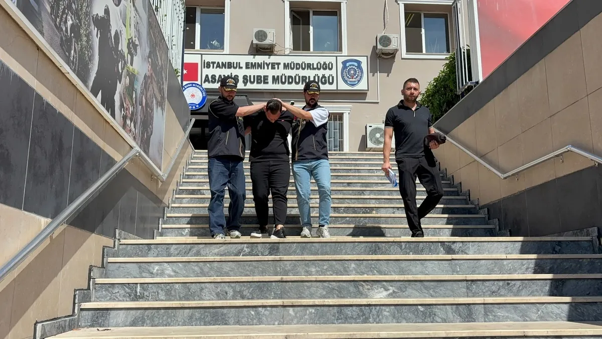 SON DAKİKA… İstanbul Fatih’te akılalmaz soygun! Güvenlik kamerasını izleyen kuyumcu neye uğradığını şaşırdı: 12 milyon liralık altın çalmış