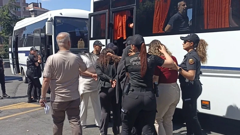 'Şapkalılar' suç örgütüne operasyon: 4'ü avukat 24 şüpheli adliyeye sevk edildi