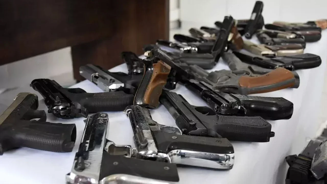 Silah kaçakçılığı operasyonu: 8 zanlı yakalandı