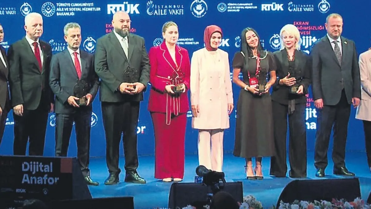 Kim Milyoner Olmak İster’e ‘Aile ve Çocuk Dostu’ ödülü