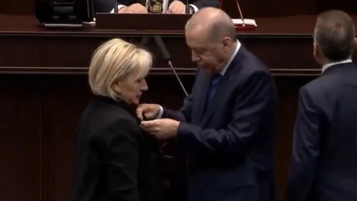 CHP’den istifa eden İstanbul Milletvekili Nimet Özdemir AK Parti'ye katıldı