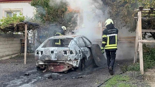 Park halindeki otomobil küle döndü