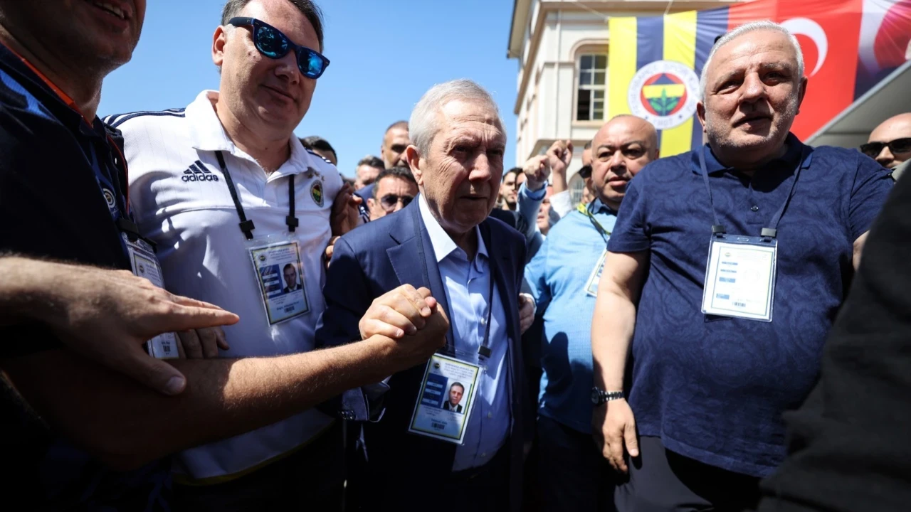 Aziz Yıldırım'dan flaş iddia: Hakan Safi seçim için para dağıtıyor!