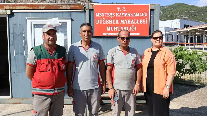 Muğla'da temizlik işçileri, buldukları içi para ve ziynet dolu çantayı sahibine ulaştırdı