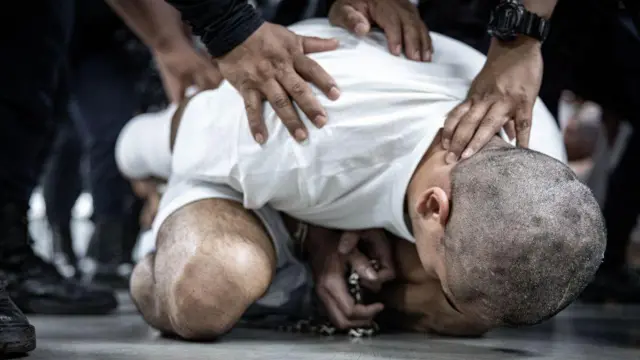 Dünyadaki sağcı politikacılar neden El Salvador'daki mega hapishaneleri örnek alıyor?