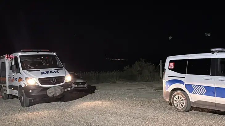 Burdur Gölü'nde kanoyla açıldıktan sonra kendilerinden haber alınamayan 2 kişi aranıyor