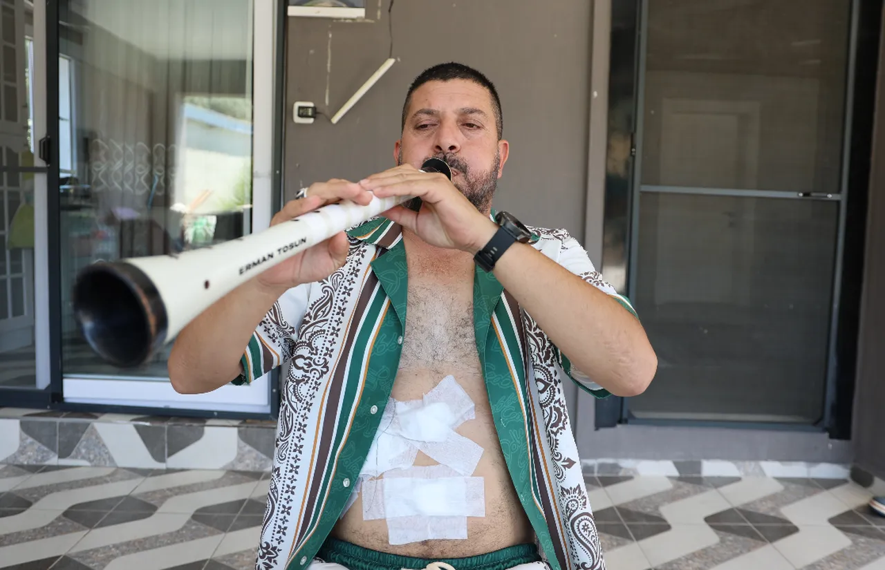 Doktor sözünü tuttu! Solunum egzersizini zurnası ile yaptı