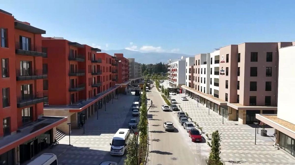Depremin ardından yeniden inşa edilen Antakya'nın kalbinde ticaret yeniden başladı