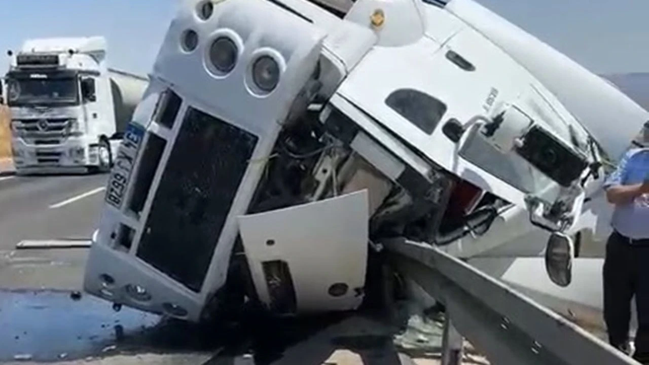 Şırnak'ta devrilen tankerin şoförü hayatını kaybetti