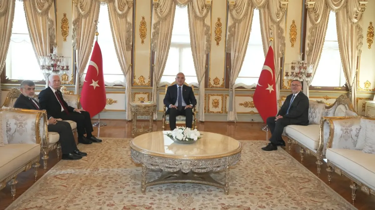 Bakan Ersoy, İstanbul Valisi Gül ile bir araya geldi