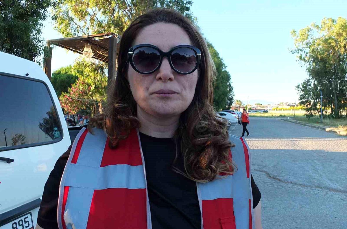Balıkesir'de sağlık çalışanları sahilde çevre temizliği yaptı