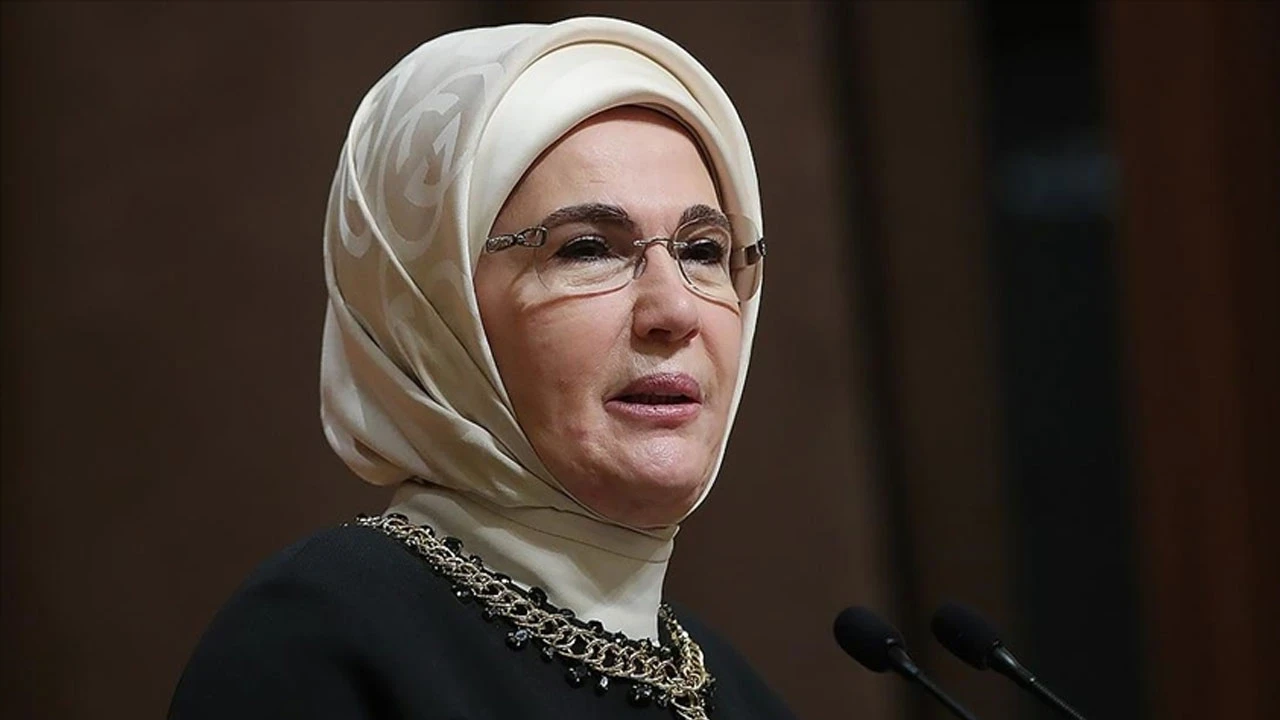 Emine Erdoğan, YKS'ye girecek öğrencilere başarılar diledi