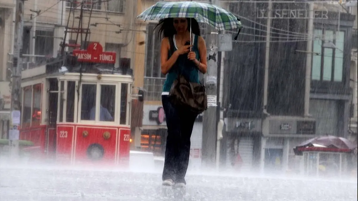Beklenen sağanak geliyor! İstanbul ve çevre iller için sel uyarısı