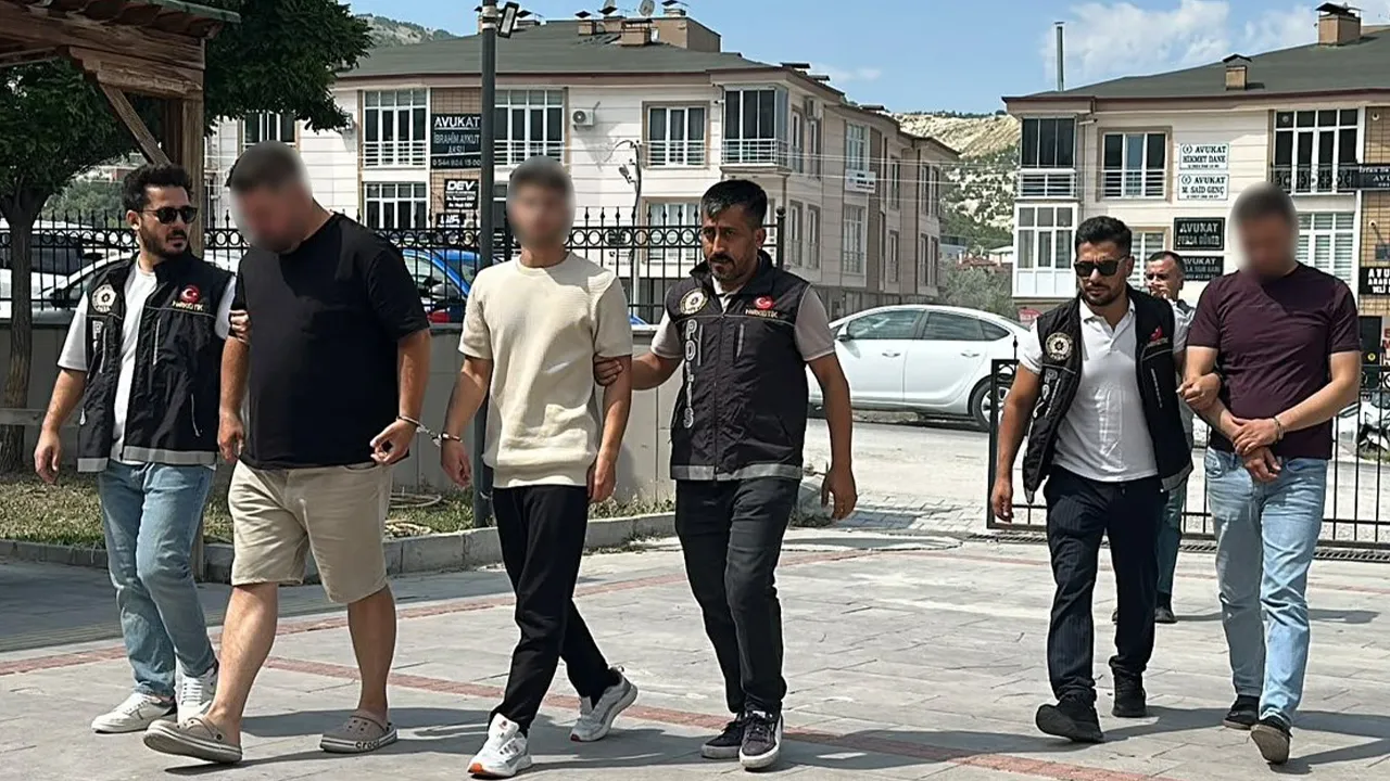 Eski öğretmen uyuşturucu ticaretinden tutuklandı