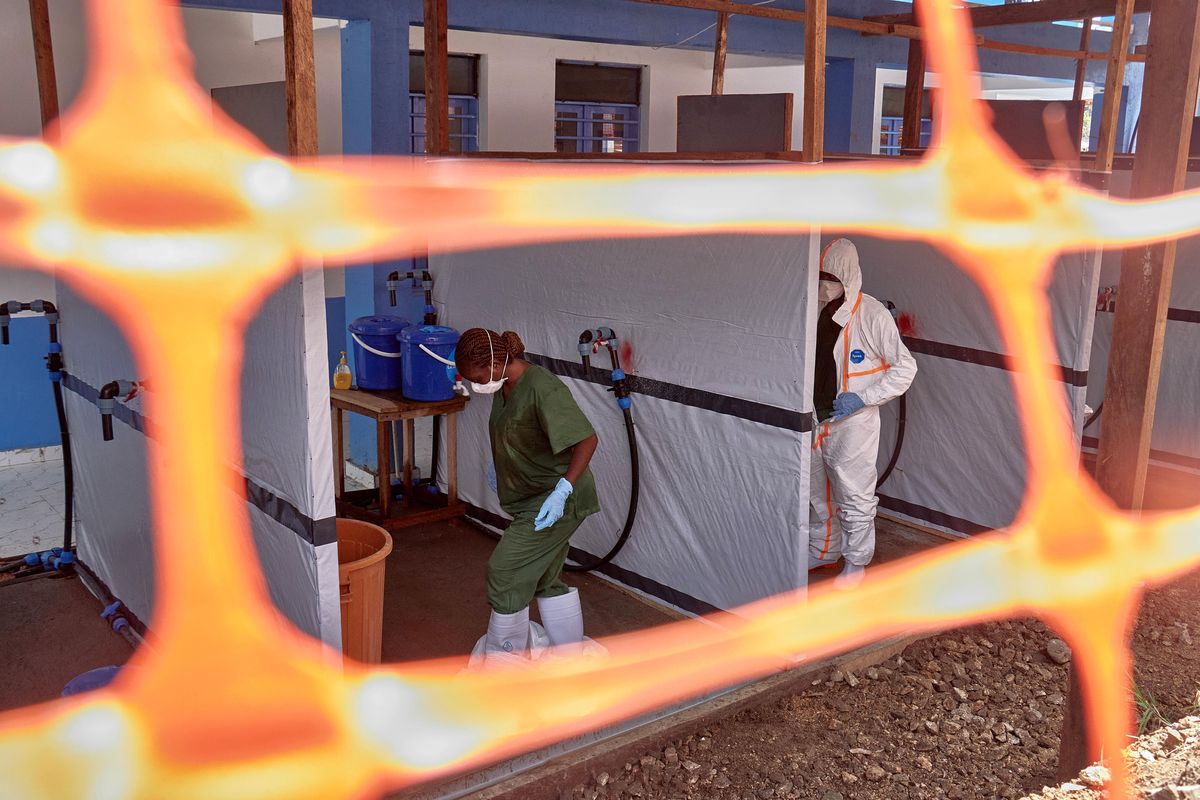 Fransa, Ebola Testi Pozitif Çıkan Doktorla Temas Etmiş Olabilecek Beş Kişiyi Karantinaya Aldı
